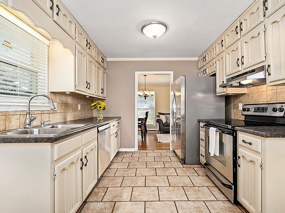 3rd image of 1158 Mountain Oaks Dr