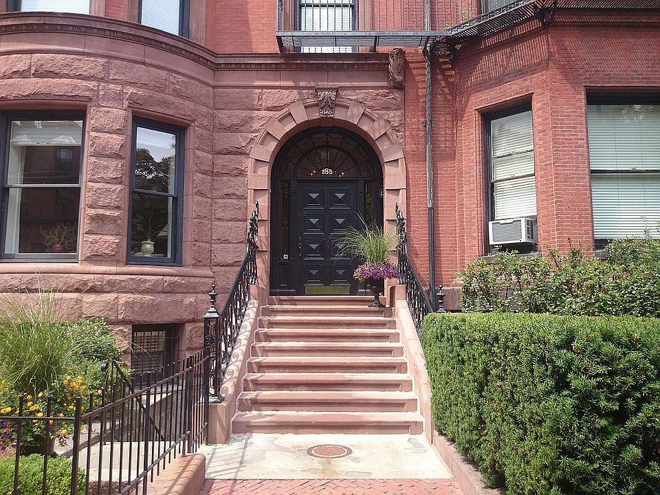2nd image of 185 Marlborough St APT 1