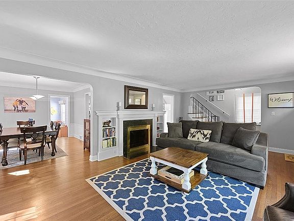 4th image of 390 Lake Forest Dr