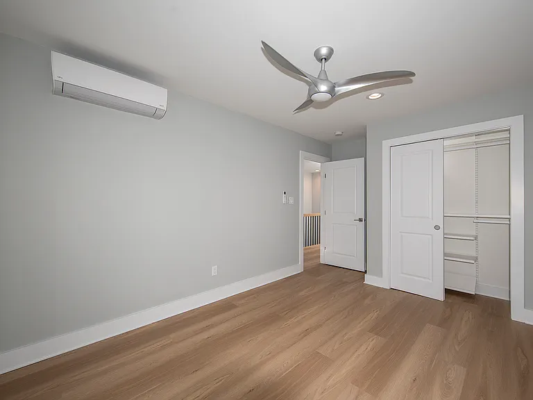 Fairfield Townhouse At Valley Stream — Photo 11