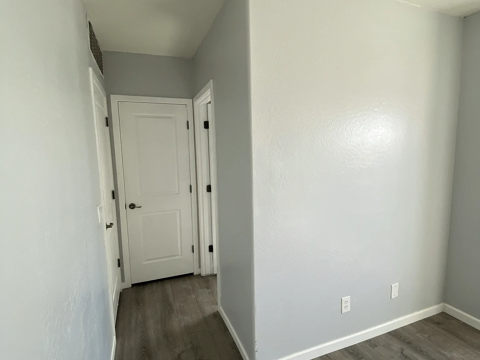 330 S Farmer Ave — Photo 3