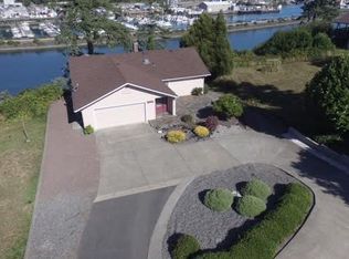 318 Del Norte Ln, Brookings, OR 97415