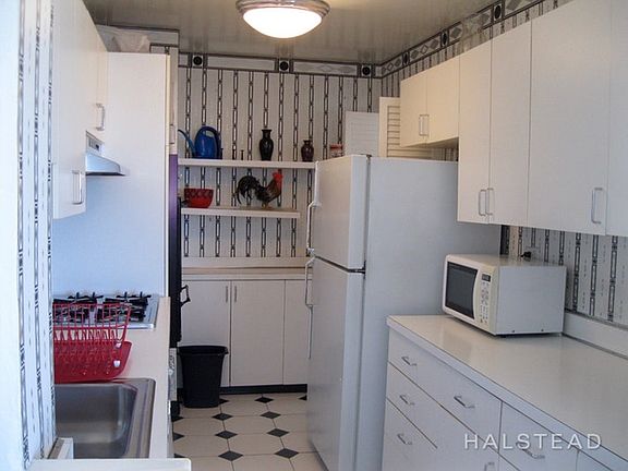 3rd image of 555 Kappock St APT 20B