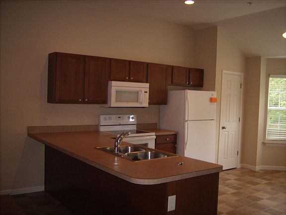 3rd image of 322 Rose Hill Ln