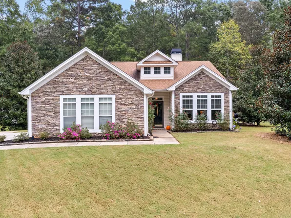 121 Meadowbrook Ln, Grantville, GA 30220