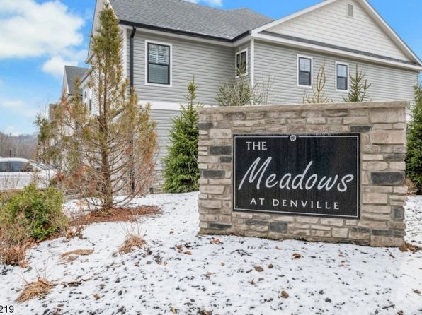 35 Mildred Gill Ln, Denville, NJ 07834