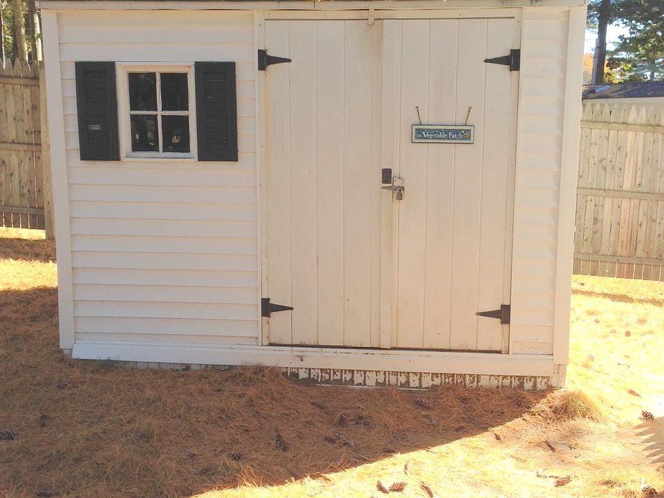 1st image of 20 Ryefield Dr