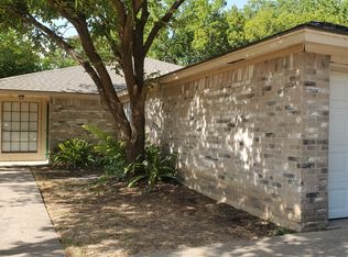 302 Spring Branch Ln, Kennedale, TX 76060