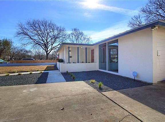3rd image of 1603 Broadmoor Dr