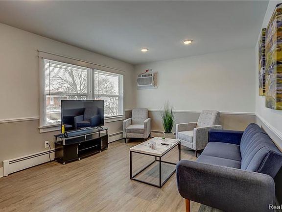 2nd image of 4125 Woodland Ave