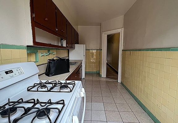 4th image of 2901 Newkirk Ave #2