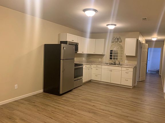 2nd image of 6 E Chestnut St #B