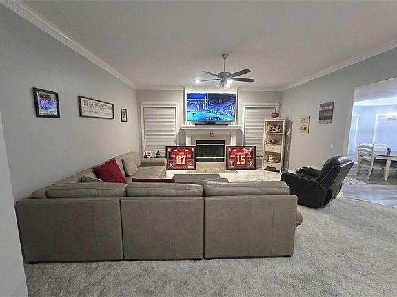 3rd image of 910 Sweet Cherry Pl