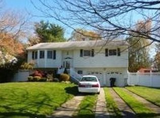 95 Babylon Ave, West Islip, NY 11795