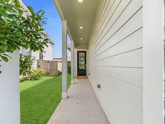 3rd image of 649 Royal Arch Dr
