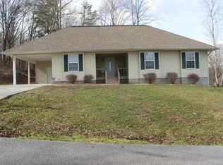 222 Disney Ln, Caryville, TN 37714