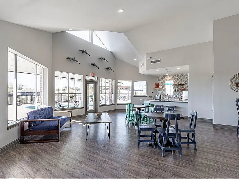 contigo-Clubhouse new