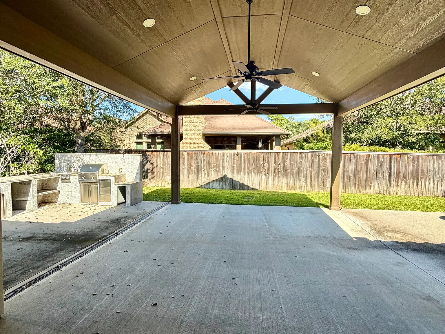 3 bed, 3043 sqft, $4,300 — Photo 4