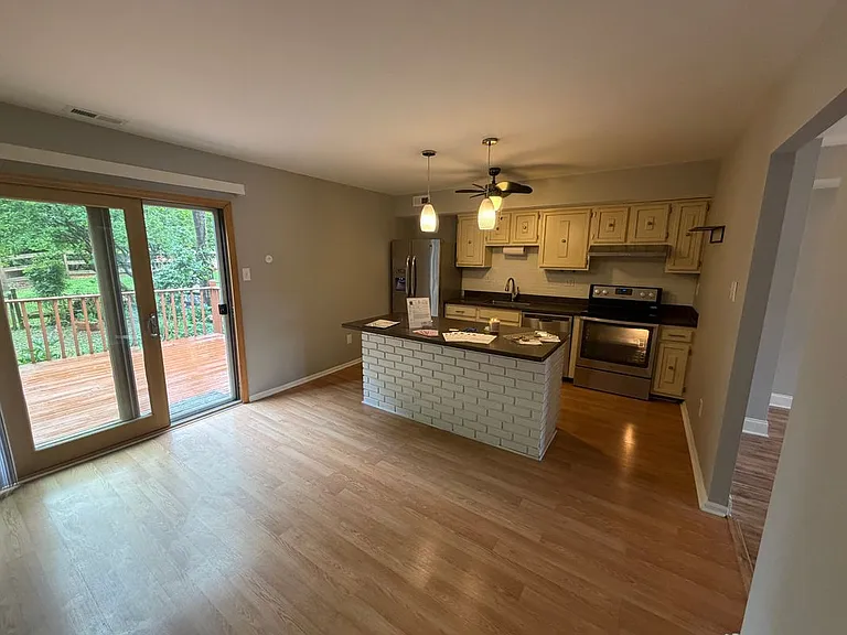 3217 Stockton Pl — Photo 5
