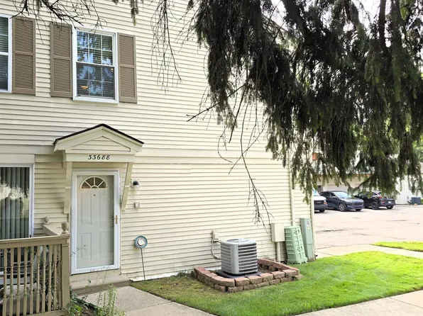 33688 Bayview Dr, Chesterfield, MI 48047
