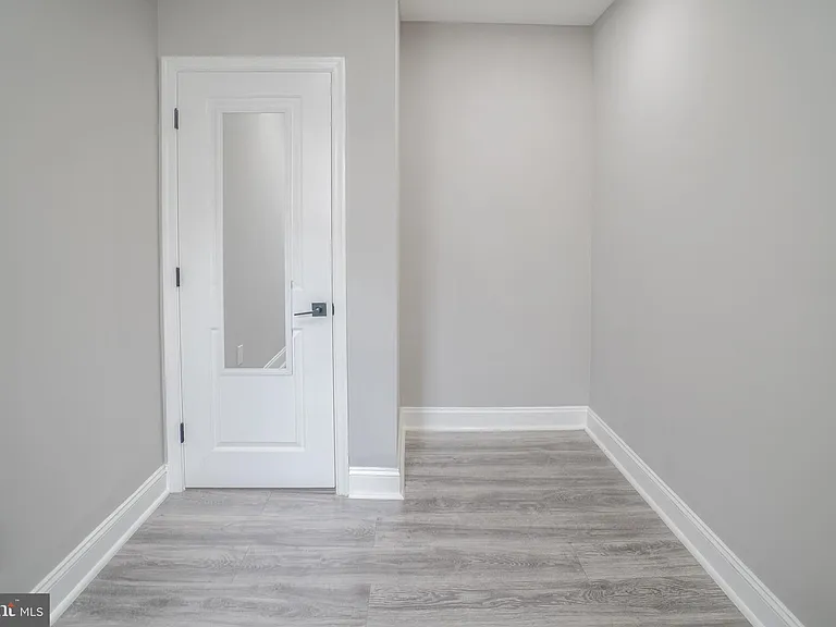 1535 W Seltzer St — Photo 27