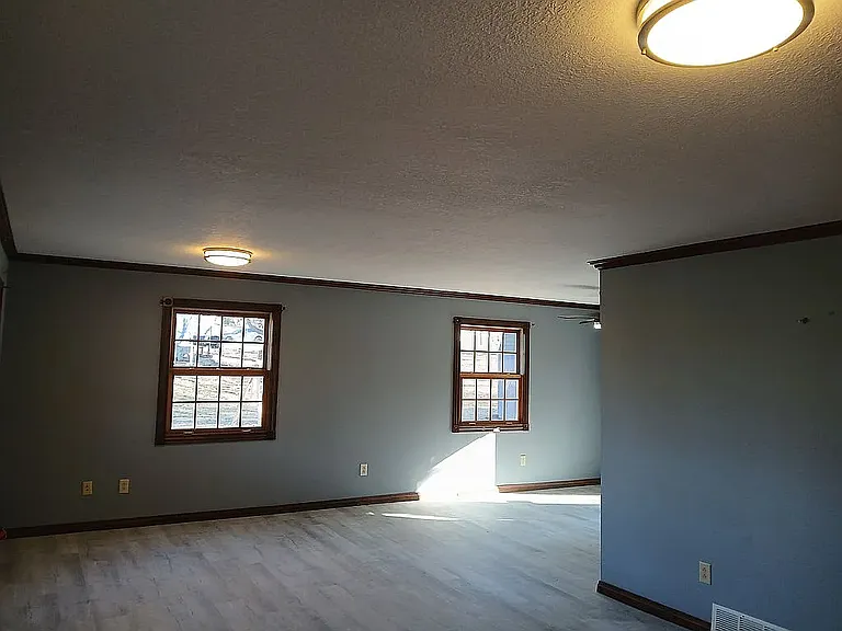 619 Arthur Ct — Photo 12