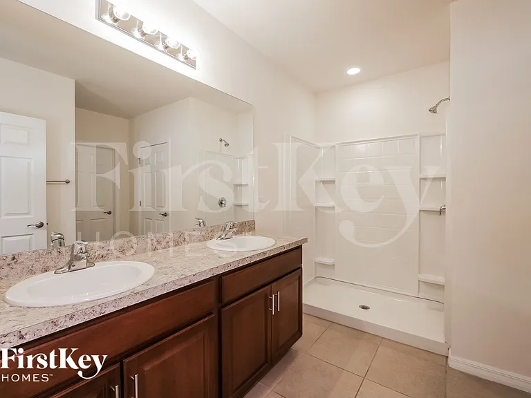 519 SW 29th Ter — Photo 10