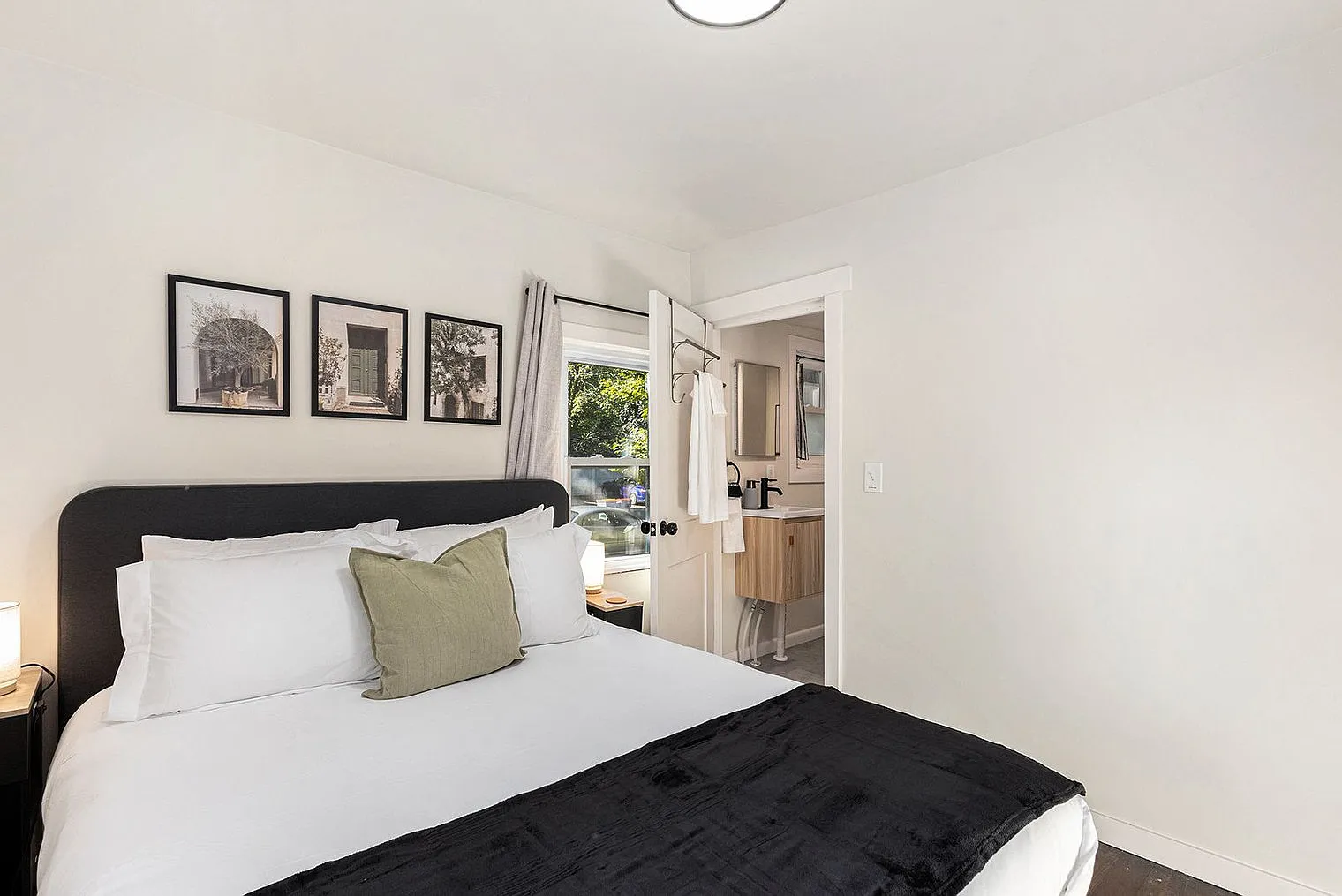 1 bed, 1.0 bath, 398 sqft, $2,365 — Photo 2