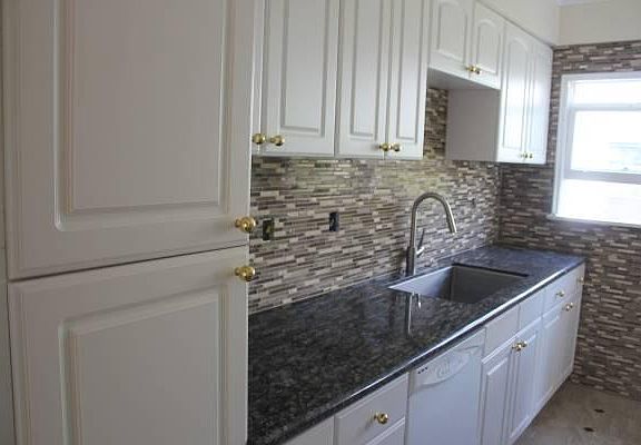 5th image of 9945 Robbins Dr #202