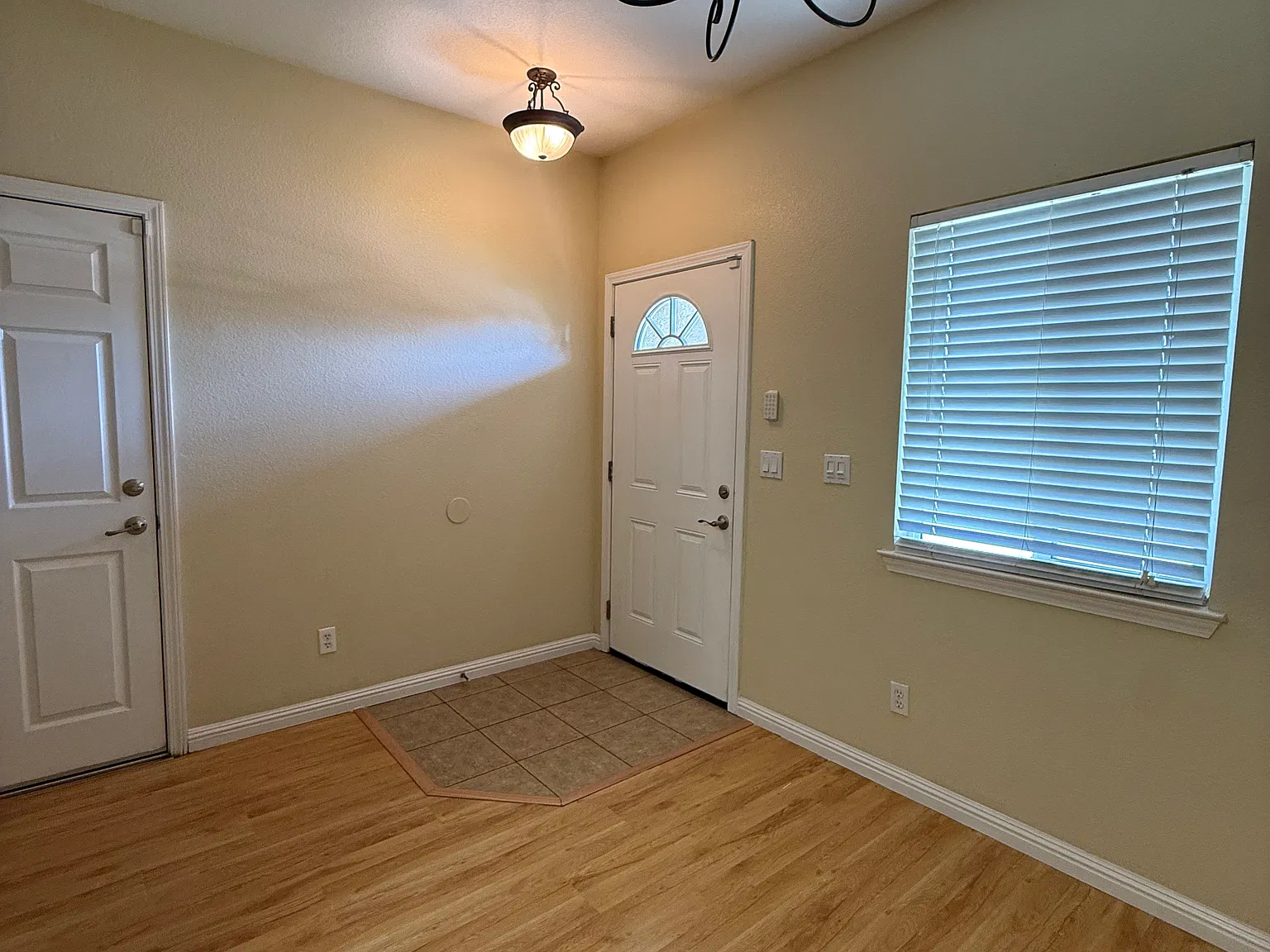 3 bed, 1092 sqft, $2,250 — Photo 3