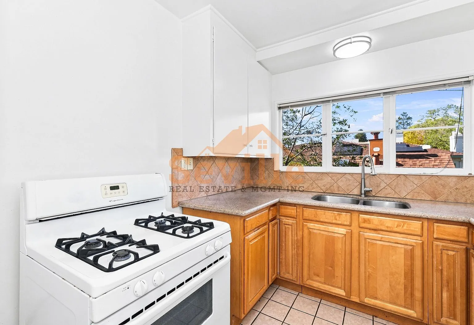 1526 Arch Street — Photo 2