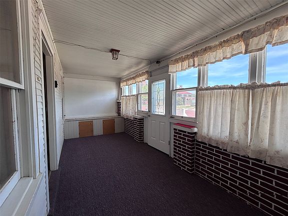 2nd image of 109 S Main St