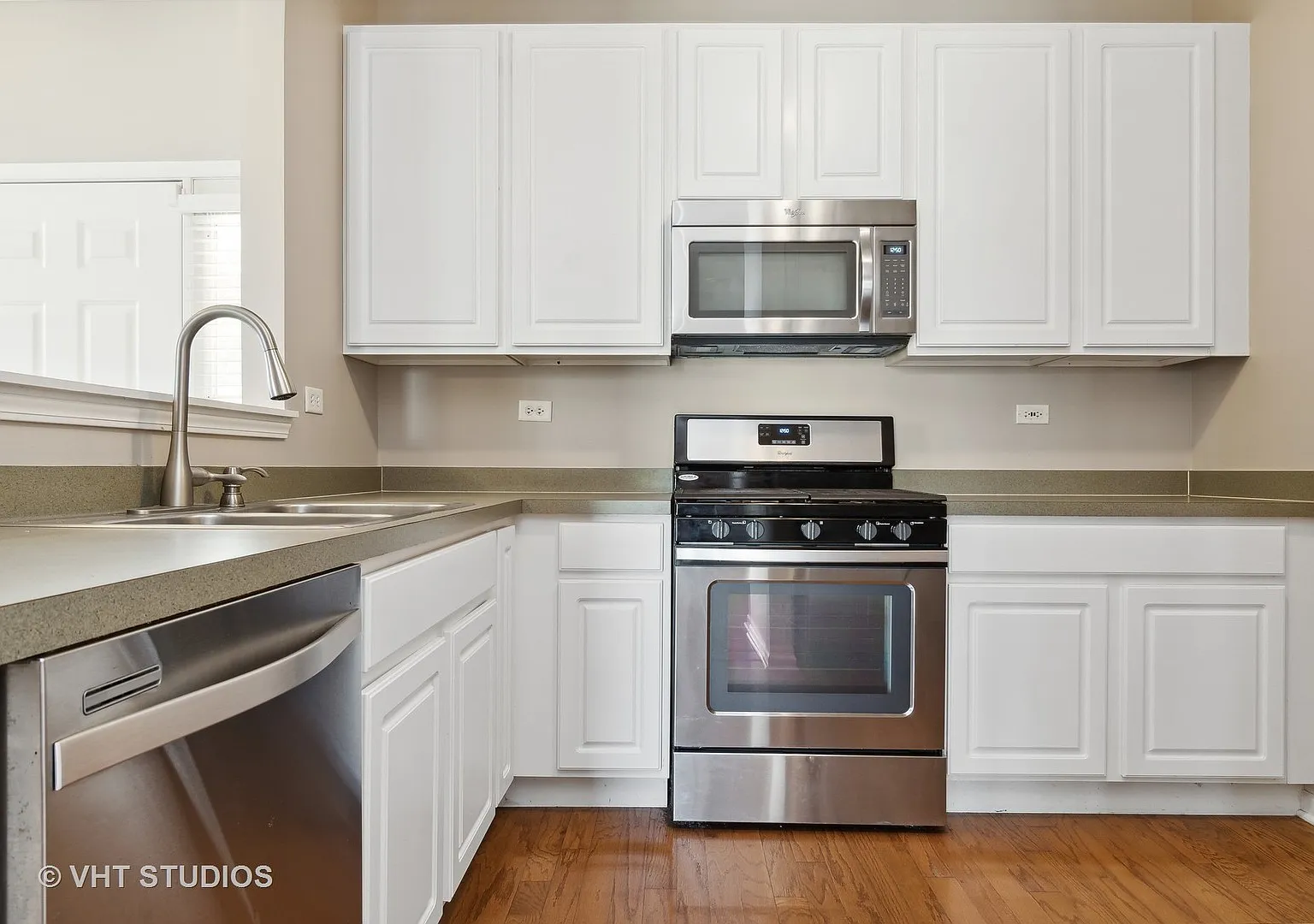 2 bed, 1200 sqft, $2,350 — Photo 2