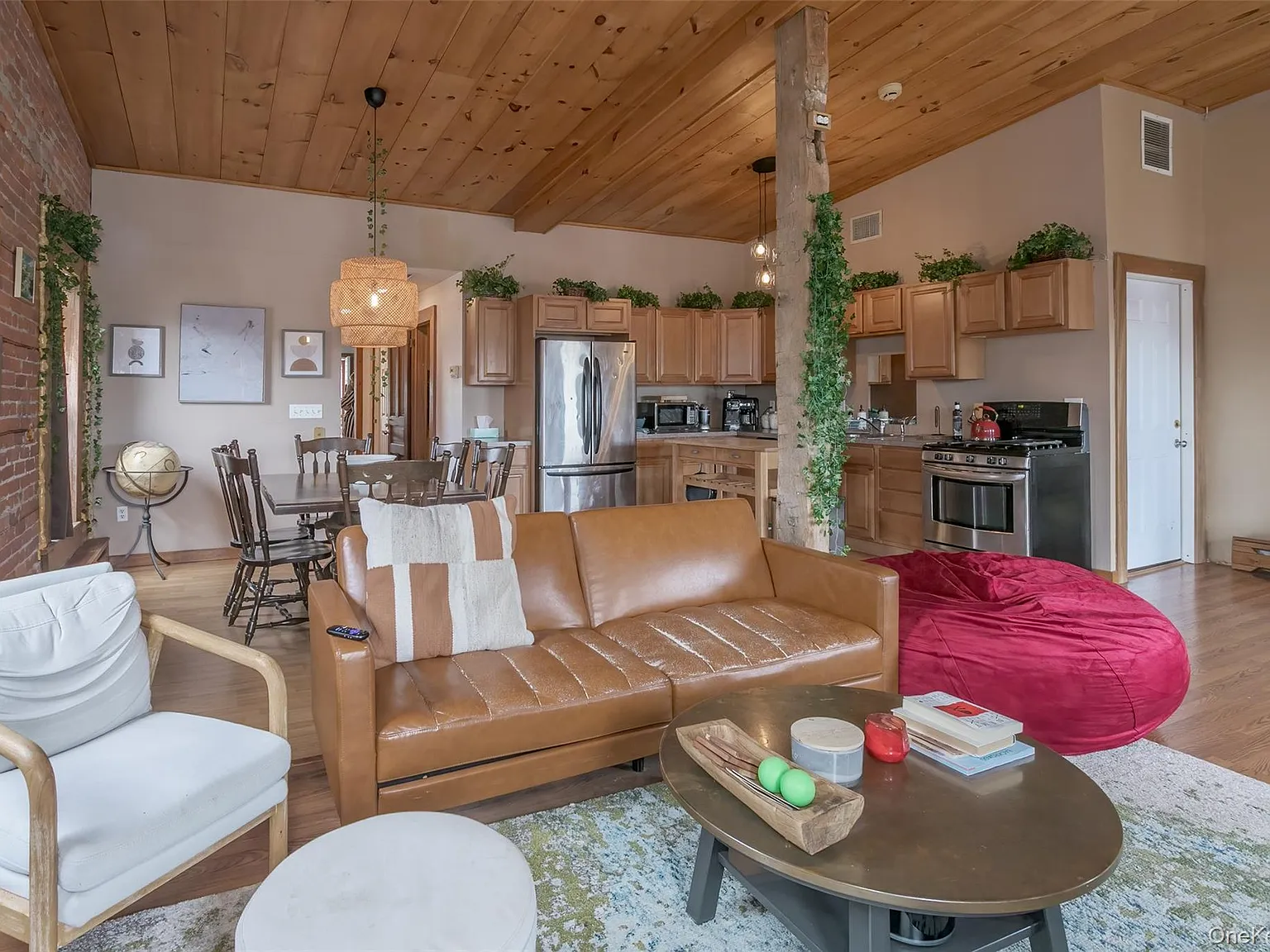 2 bed, 1.0 bath, 1100 sqft, $2,850 — Photo 1