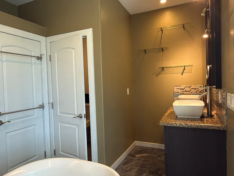 3385 W Agate Ave — Photo 16