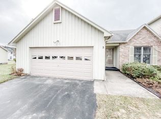 5 Hampton Cir, Fairport, NY