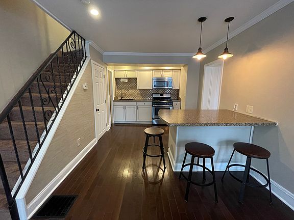 5th image of 236 Tasker St