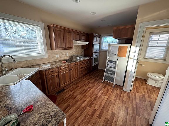 4th image of 3209 Nebraska St