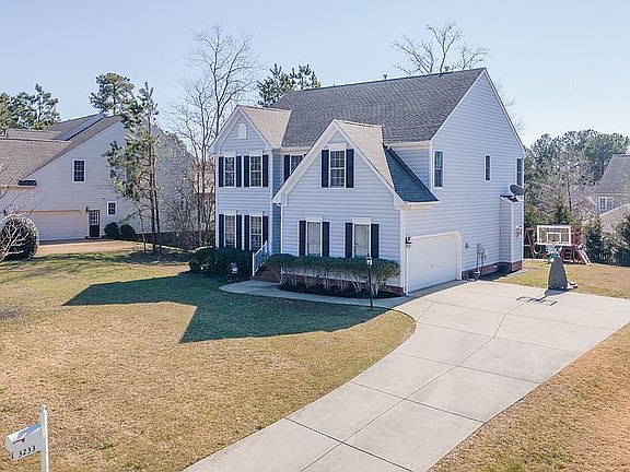 3rd image of 3233 Buckingham Dr