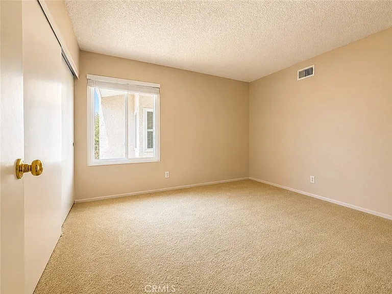 23707 Sandalwood St — Photo 17