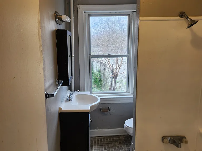 320 Wallace St — Photo 26