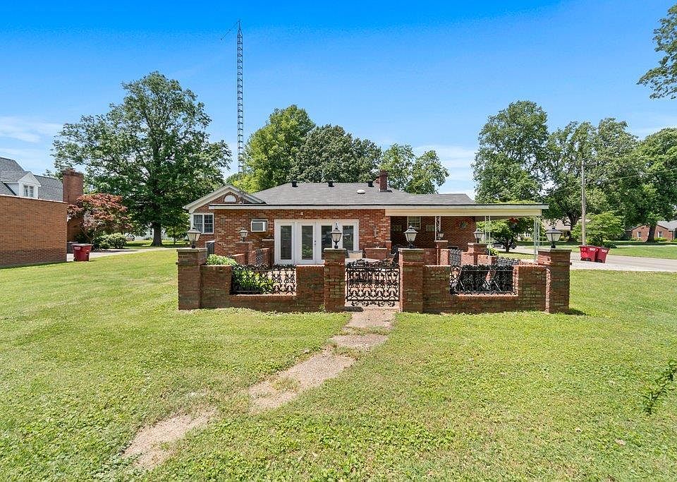 822 Moore Ave, Sikeston, MO 63801 Zillow