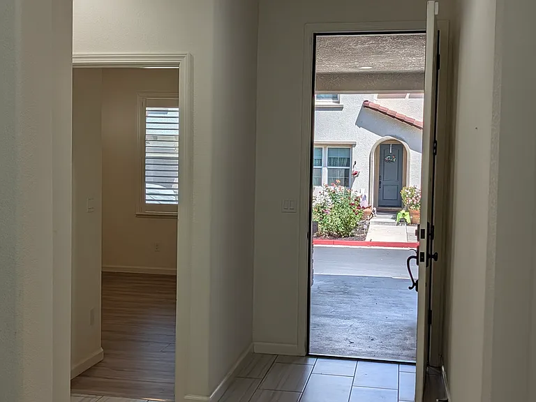 1140 Bonino Way — Photo 2