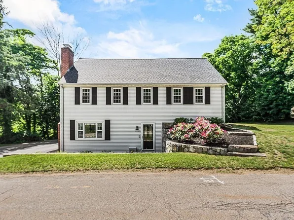 35 Sleepy Hollow Ln, Wrentham, MA 02093