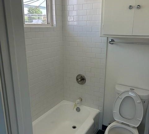 4th image of 218 Newport Ave APT B