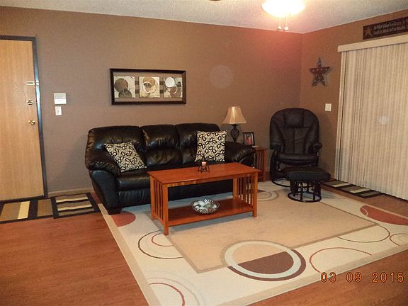 5th image of 909 N Elm St APT 1