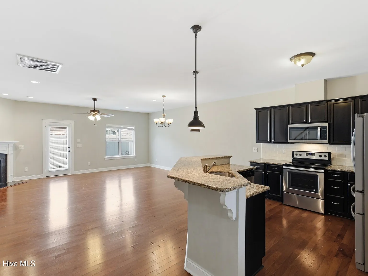 1808 Fox Den Way — Photo 3