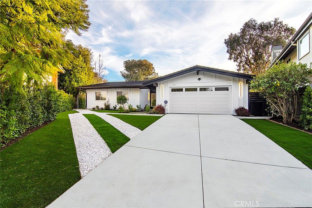 【匿名配送】HOUSES AND GARDENS IN CALIFORNIA 19291 Berclair Ln, Tarzana, CA 91356 | MLS #SR25126388 | Zillow