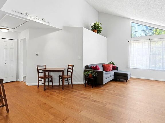5th image of 4837 White Rock Cir APT H