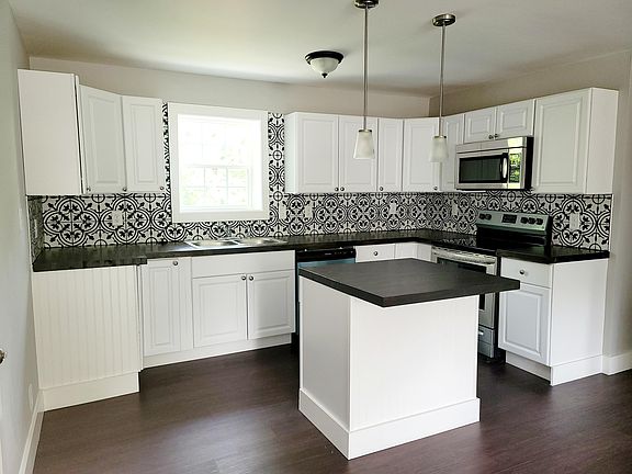 3rd image of 2203 Cityview Ave